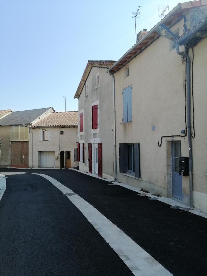 Le Refuge De La Sallee Gençay Εξωτερικό φωτογραφία